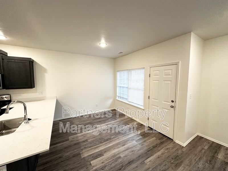 1067 S Benchmark Ln - Photo 6 of 17