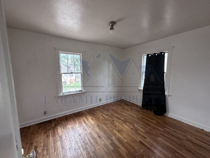 918 E Gibbon St - Photo 2 of 13