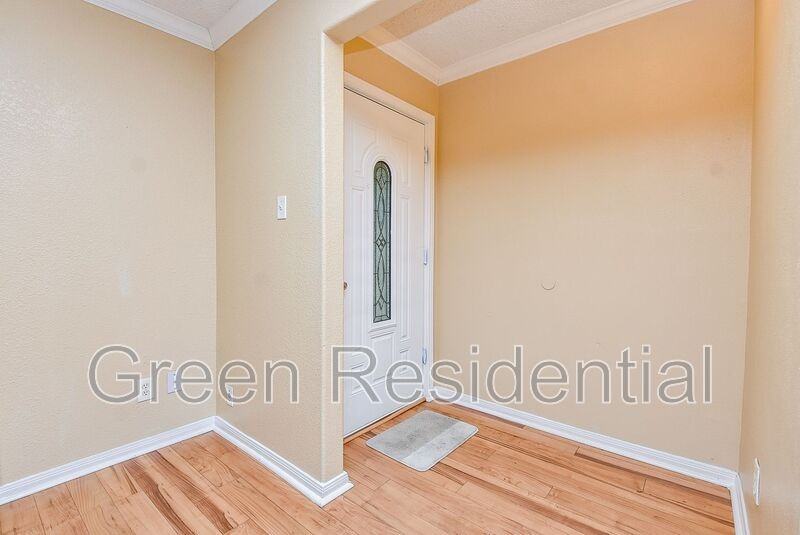 1209 Carmie St - Photo 3 of 30