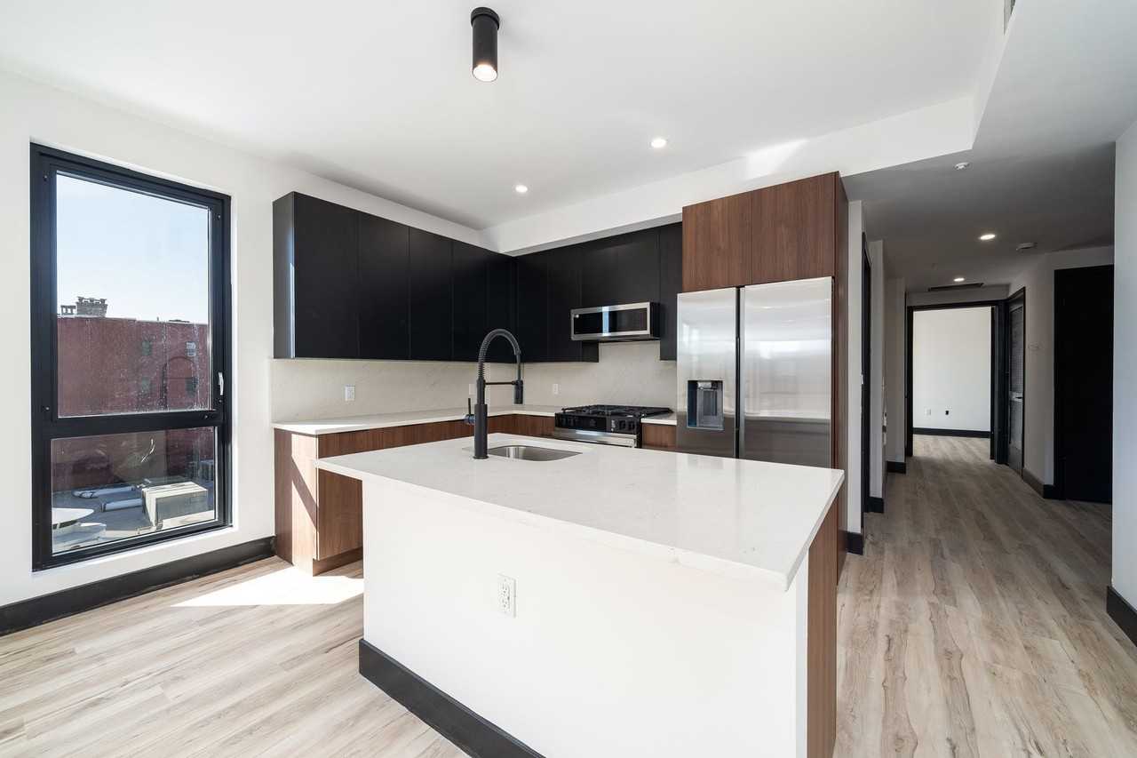 The Constantine - Photo 4 of 30