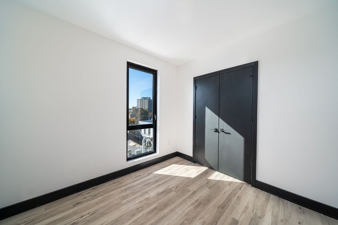 The Constantine - Photo 6 of 30