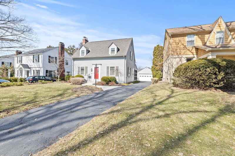 114 W Dominion Blvd - Photo 2 of 24