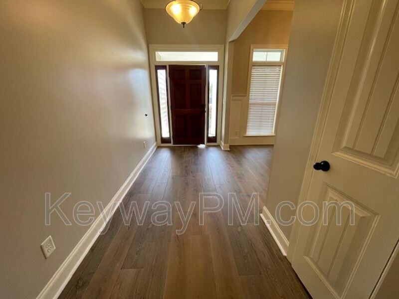 505 Jutland Way - Photo 3 of 18