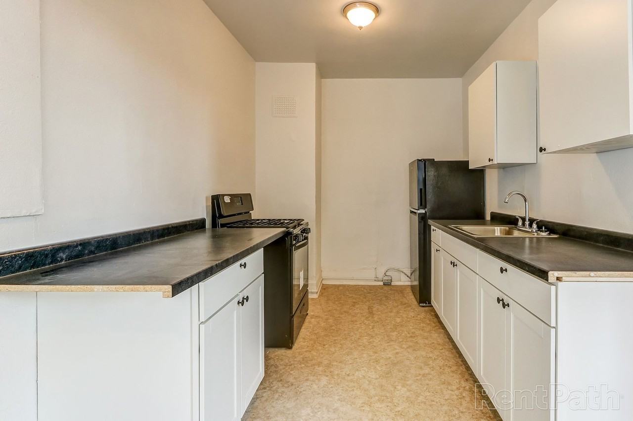 Manning Manor - Photo 6 of 24