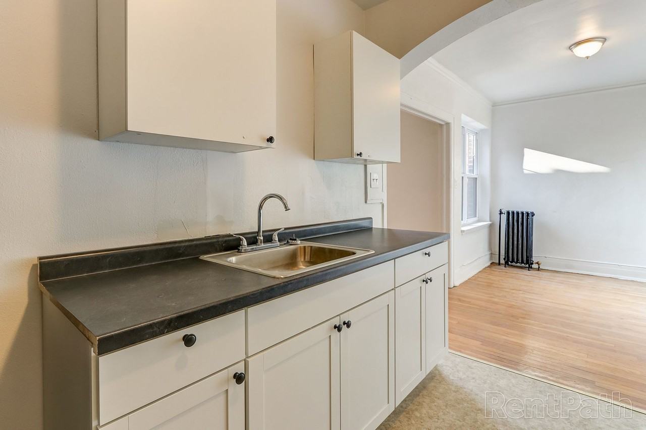 Manning Manor - Photo 7 of 24