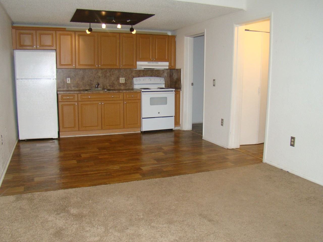 10045 S Nob Hill Cir - Photo 2 of 12