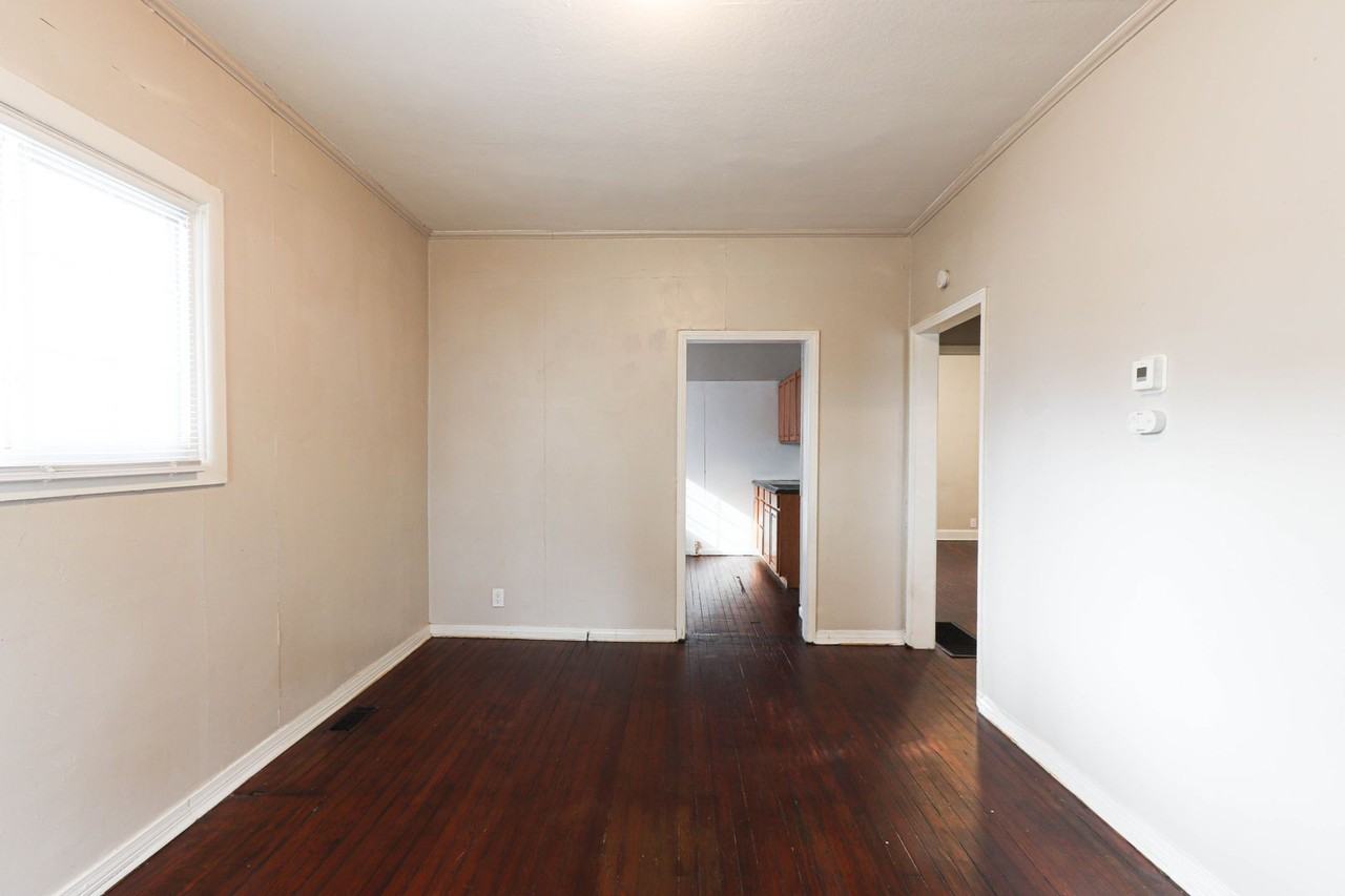 1501 Henning Ave - Photo 2 of 10