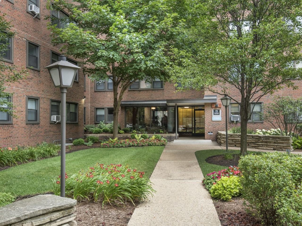 5550 S Dorchester - Photo 3 of 42