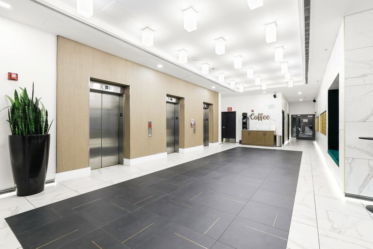 Camden Court - Photo 5 of 35