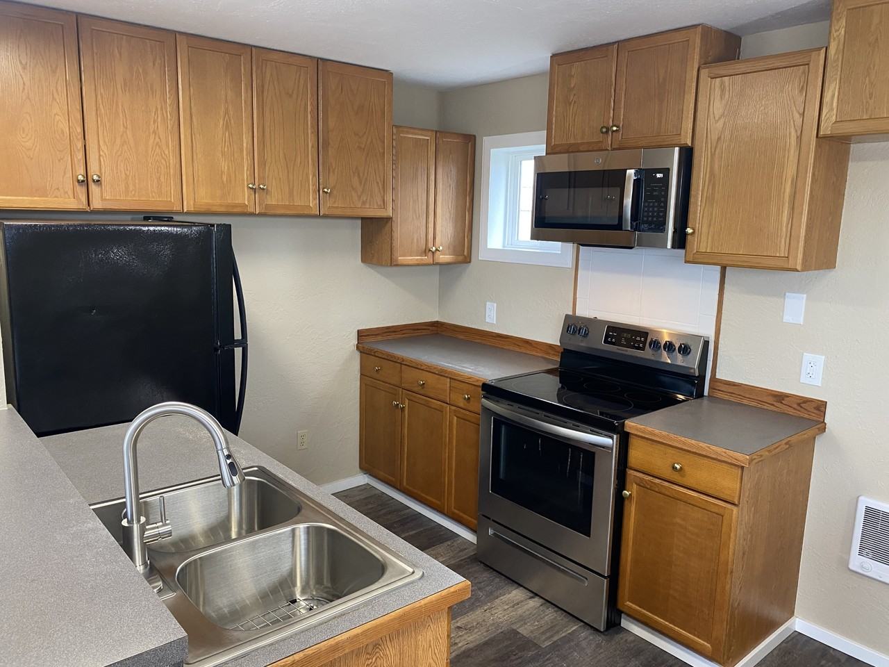 991 Silver King Avenue, SE - Photo 3 of 32