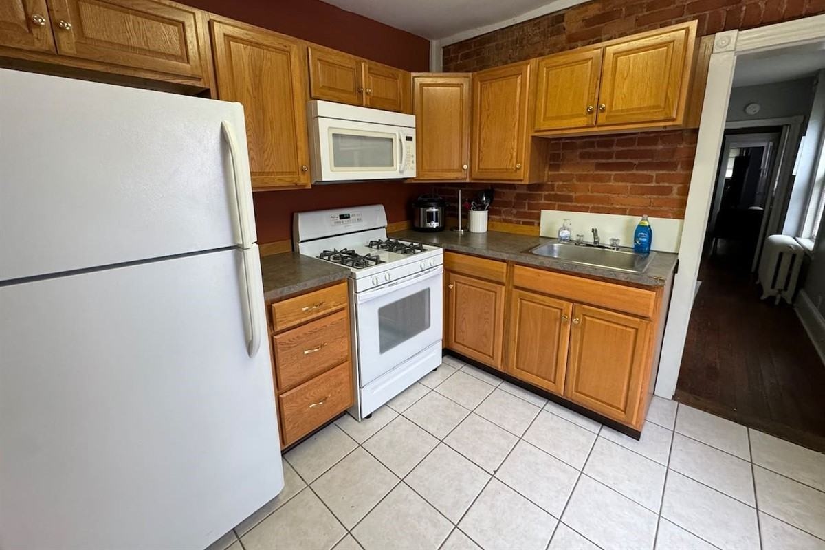 1531 Delaware Ave - Apt 1 -ARS - Photo 2 of 15