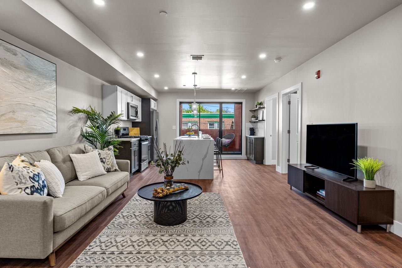 77 East Pastorius Street - Photo 3 of 20