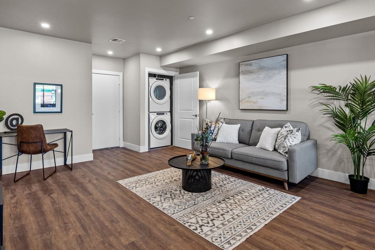 77 East Pastorius Street - Photo 6 of 20