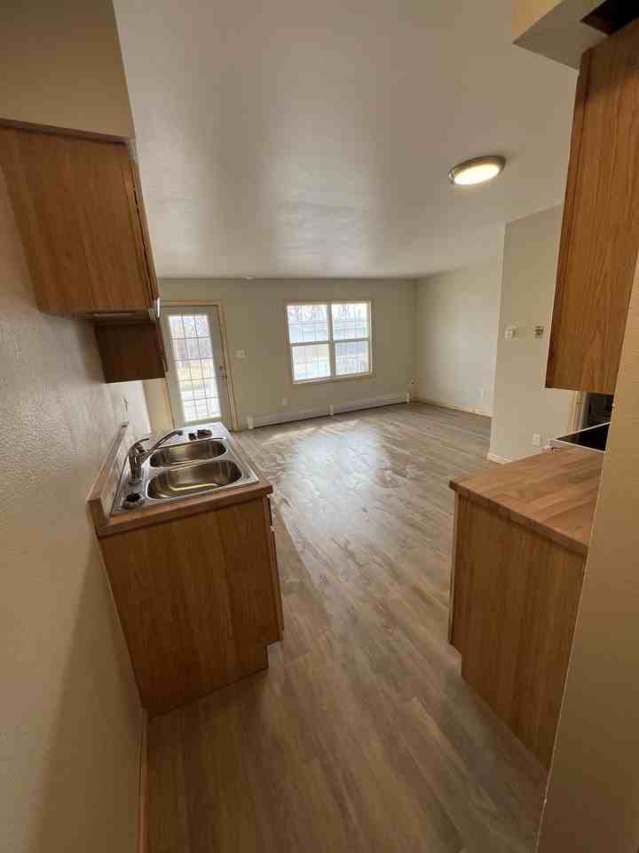 503 1/2 9th Ave SE Apt 4 - Photo 2 of 8