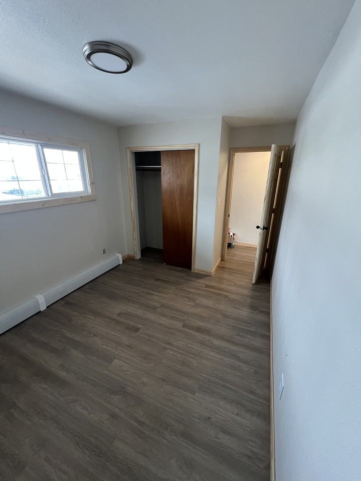 503 1/2 9th Ave SE Apt 4 - Photo 3 of 8