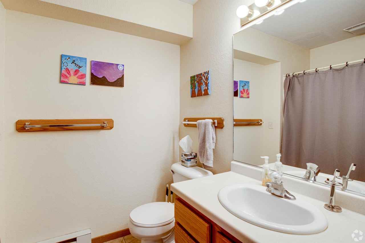 1063 East Cascade Ave - Photo 5 of 18