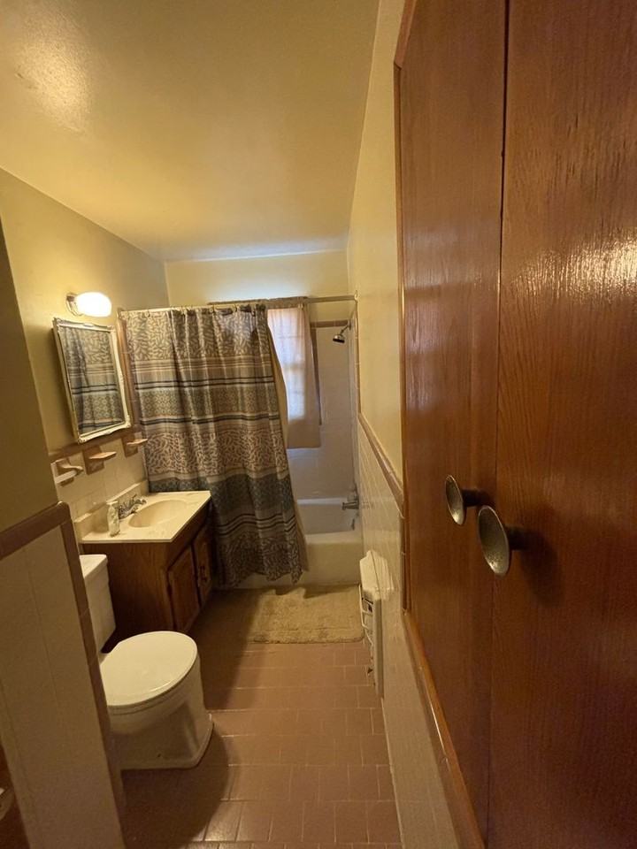 2400 Sw 53rd St - Photo 4 of 12