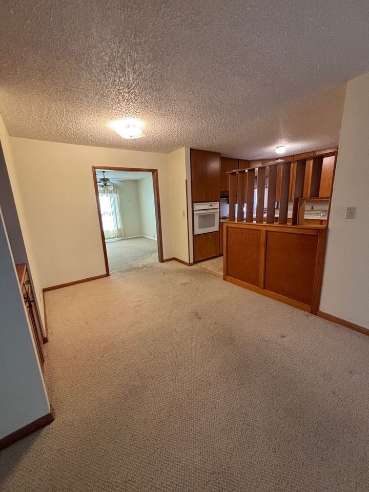 2400 Sw 53rd St - Photo 6 of 12