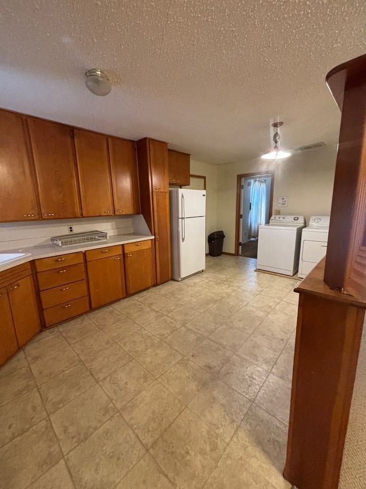 2400 Sw 53rd St - Photo 7 of 12