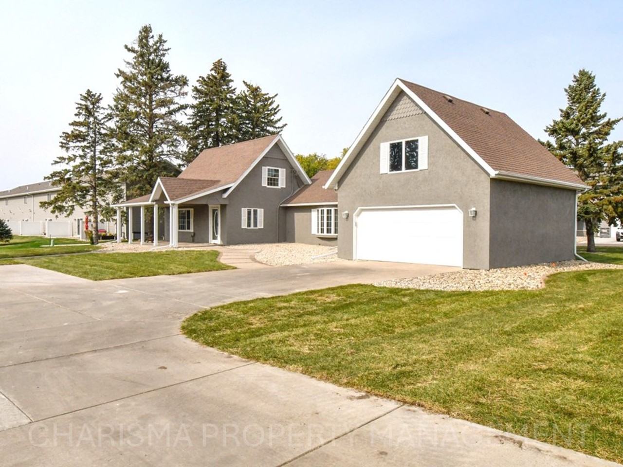 335 Vernon Dr - Photo 3 of 39