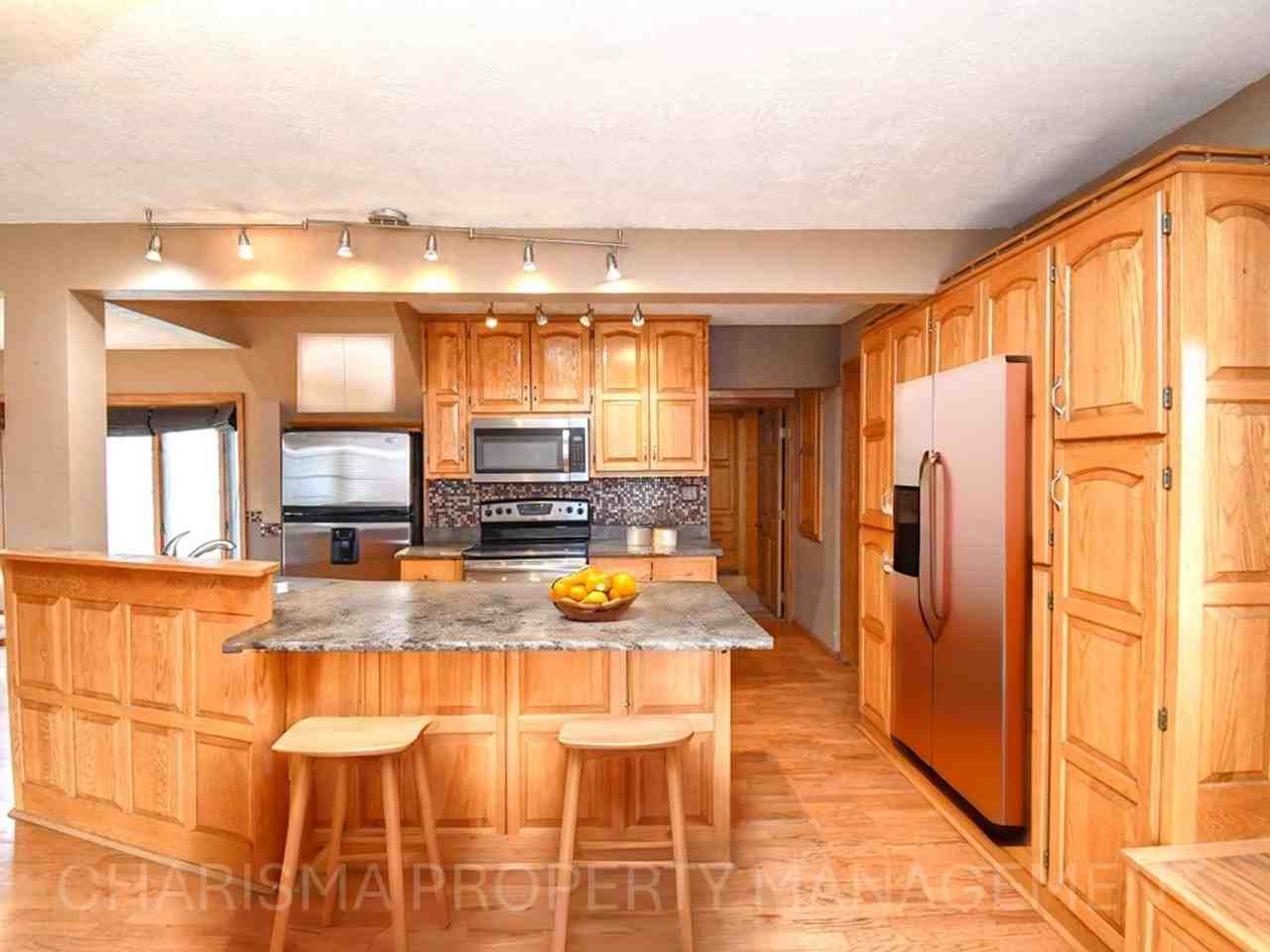 335 Vernon Dr - Photo 6 of 39
