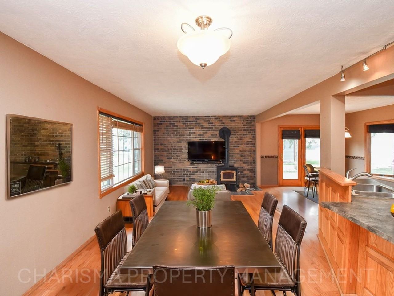 335 Vernon Dr - Photo 7 of 39