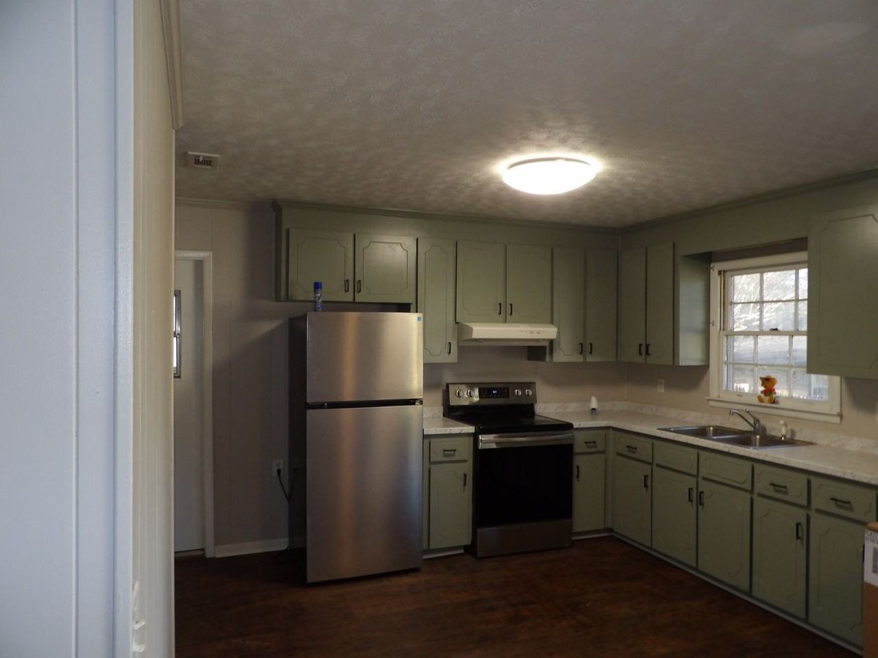 635 Sharon Ln - Photo 3 of 6