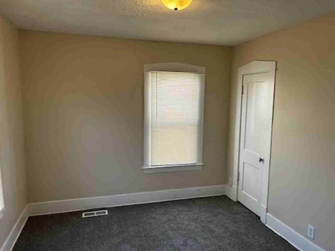 808 S 36th St - Photo 6 of 11