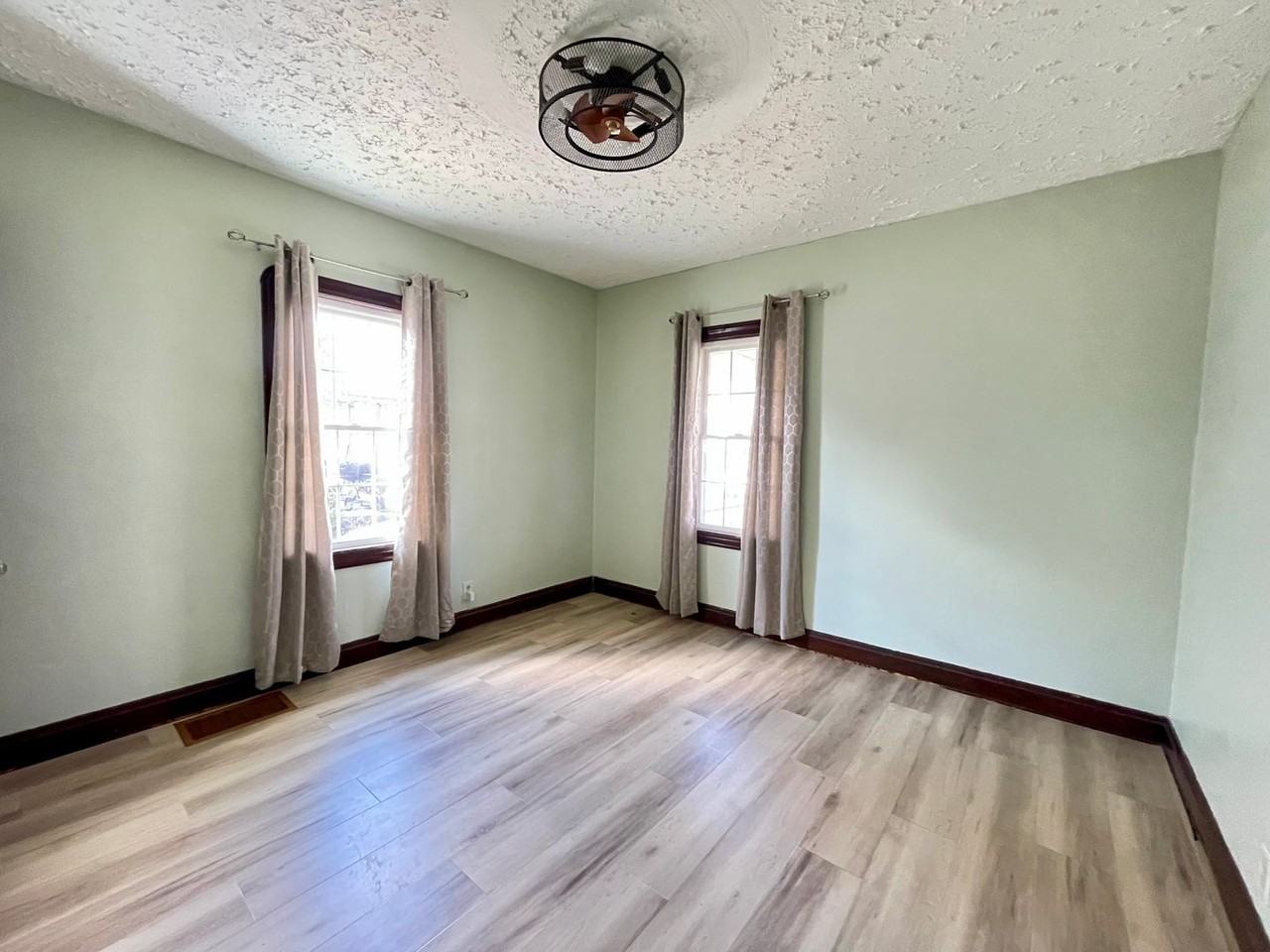 55 W Raleigh Ave - Photo 4 of 8