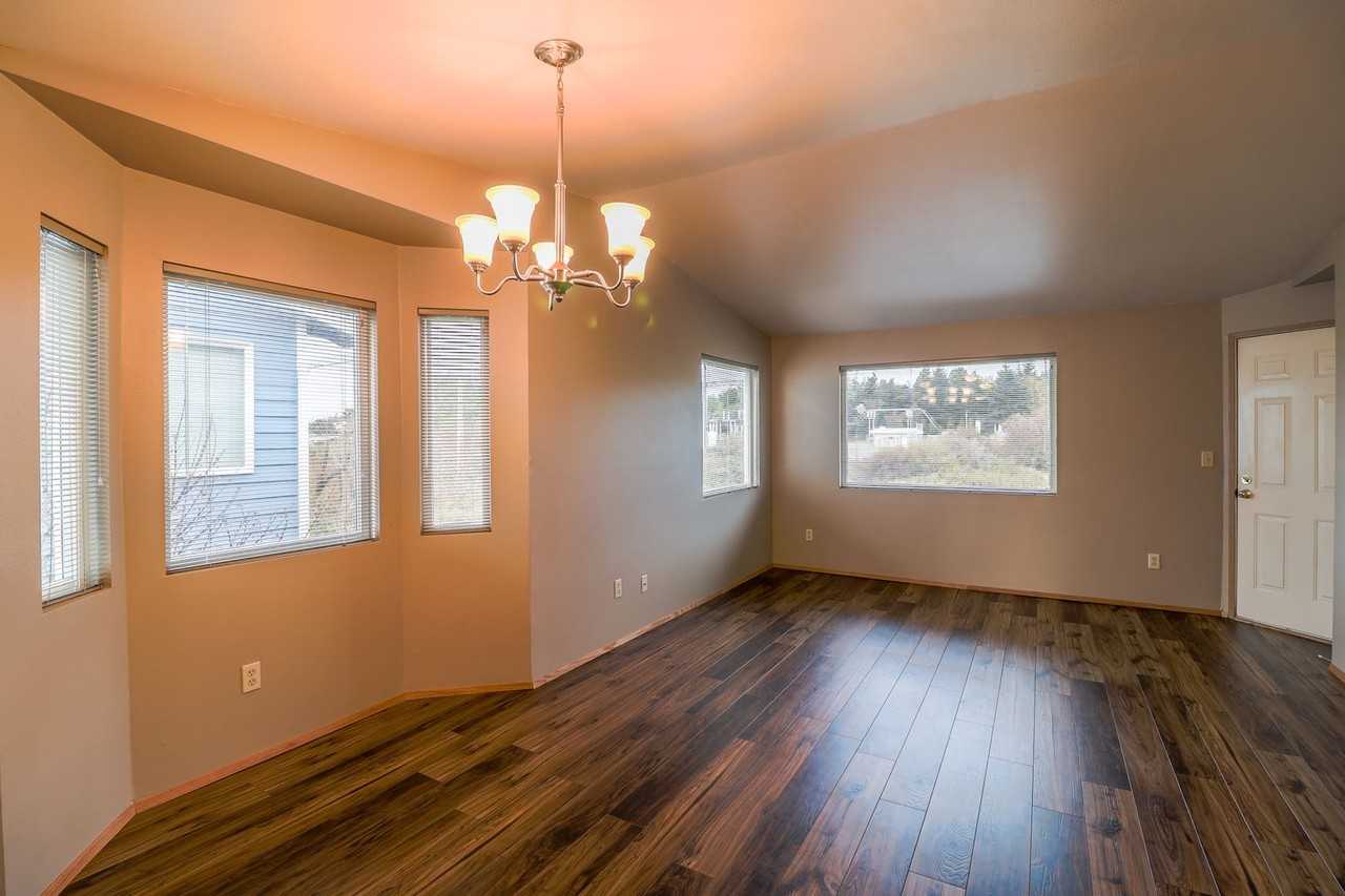 651 Ne Ellis Way #D201 - Photo 4 of 10