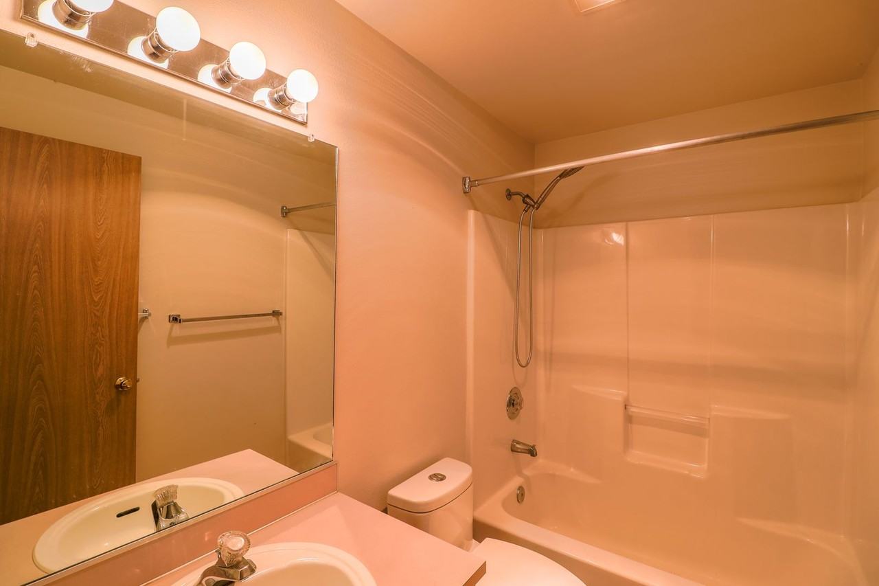 651 Ne Ellis Way #D201 - Photo 6 of 10
