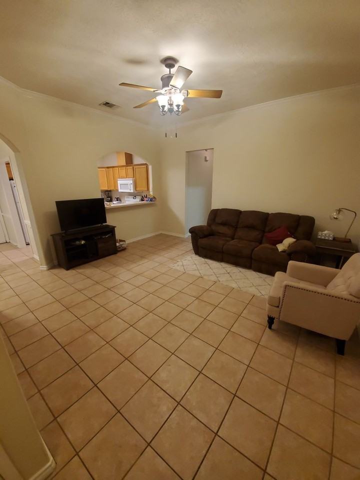 3818 Oldenburg Ln - Photo 6 of 29