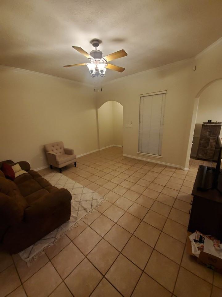 3818 Oldenburg Ln - Photo 7 of 29