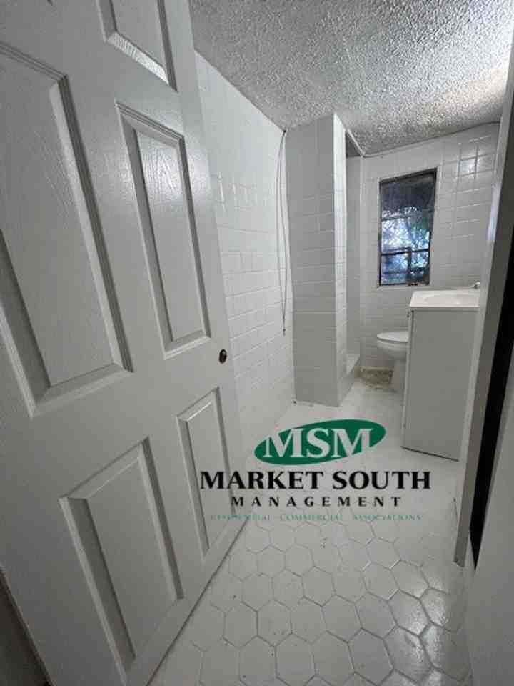 216 1/2 E Jones St - Photo 5 of 12