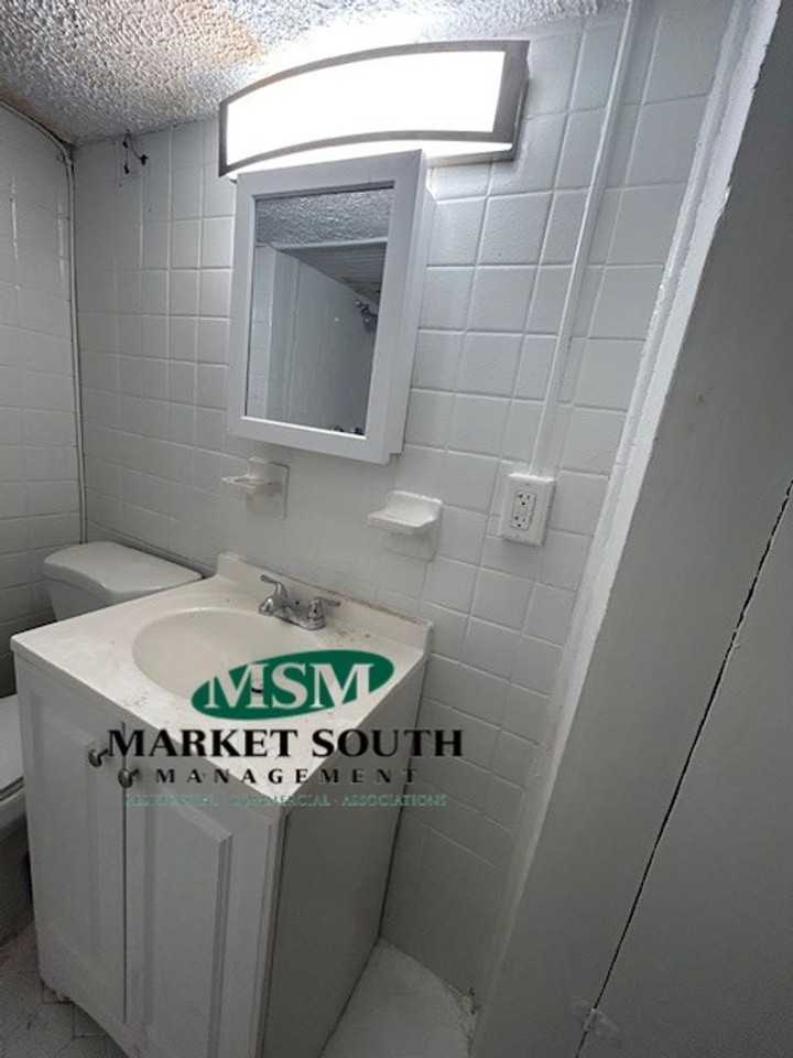 216 1/2 E Jones St - Photo 6 of 12