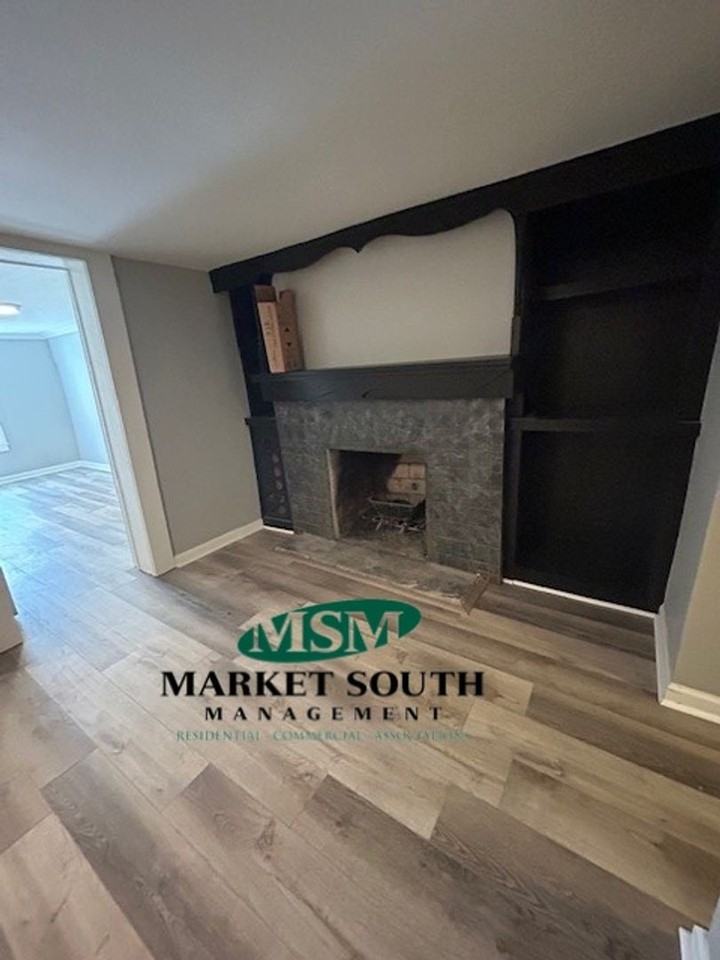 216 1/2 E Jones St - Photo 7 of 12