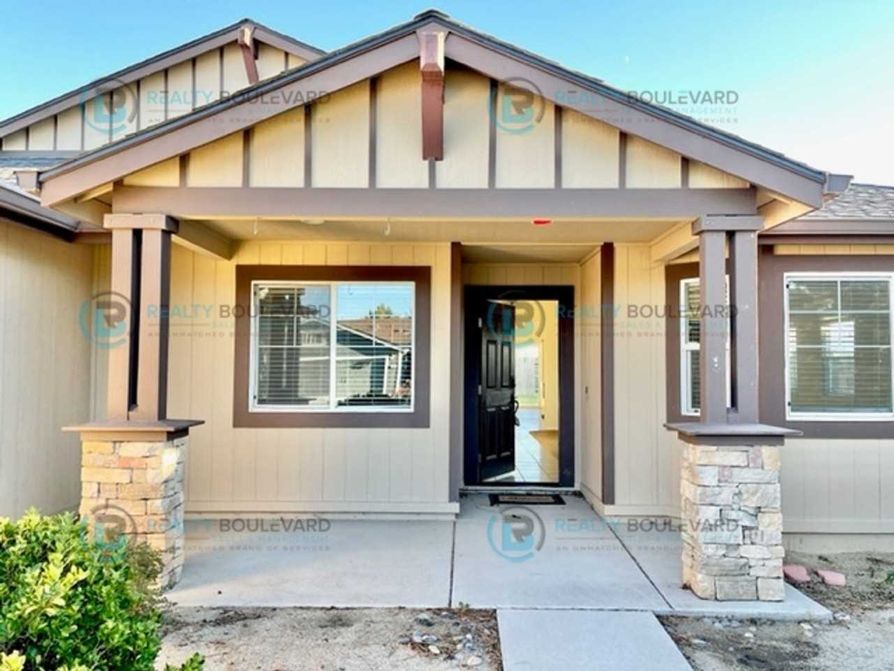 1226 Avian Dr - Photo 3 of 35