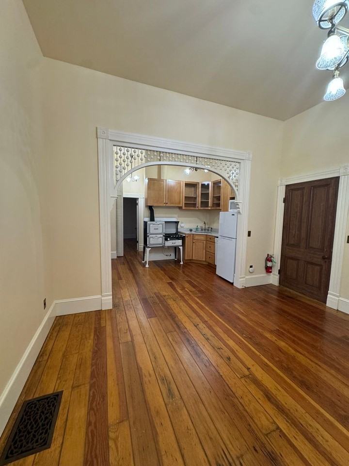 110 Richardson St - Photo 4 of 13