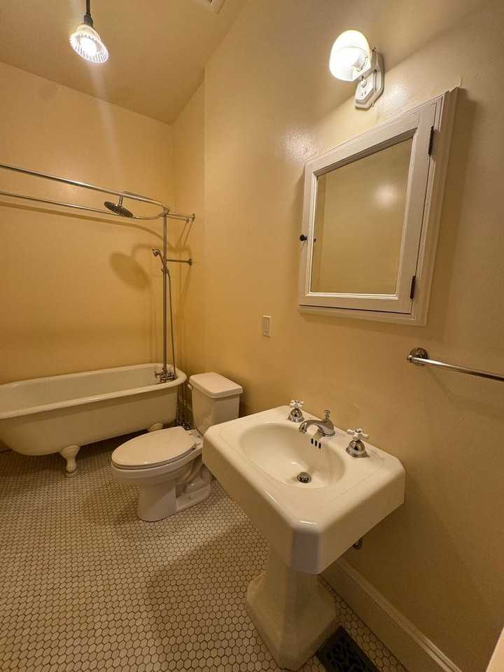 110 Richardson St - Photo 7 of 13