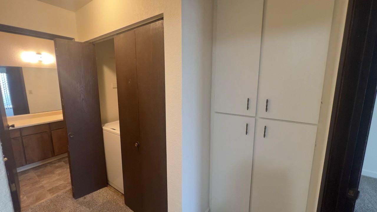 Thoma Holcomb Apartments - Photo 5 of 12