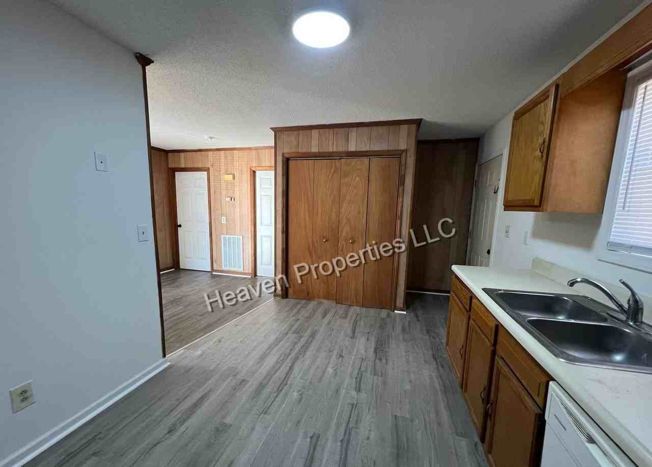 519 Leonford St - Photo 6 of 11