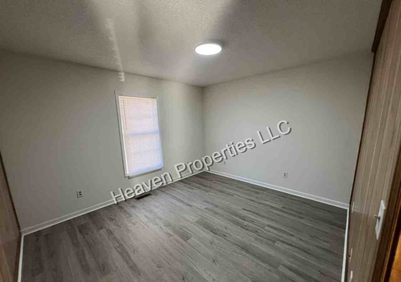 519 Leonford St - Photo 7 of 11