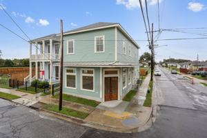 featured image of 4999 Burgundy St