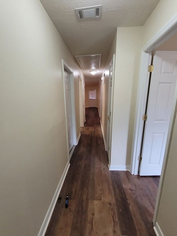 104 Embleton Ct Apt B - Photo 2 of 8