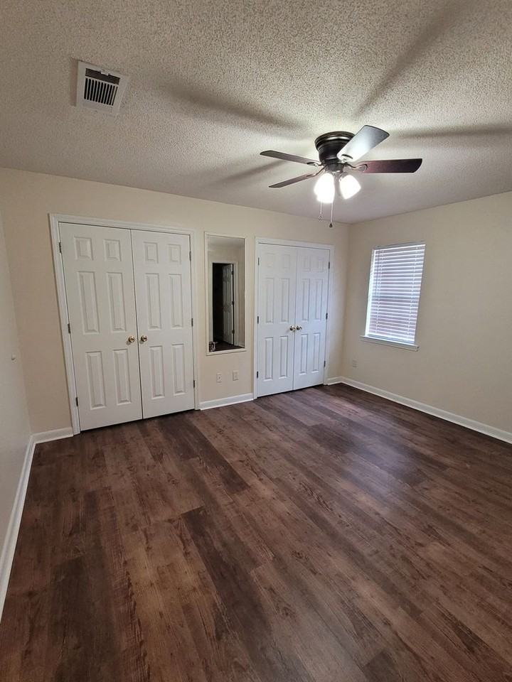 104 Embleton Ct Apt B - Photo 6 of 8