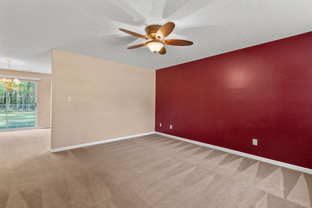 304 Fairfield Ct - Photo 2 of 23