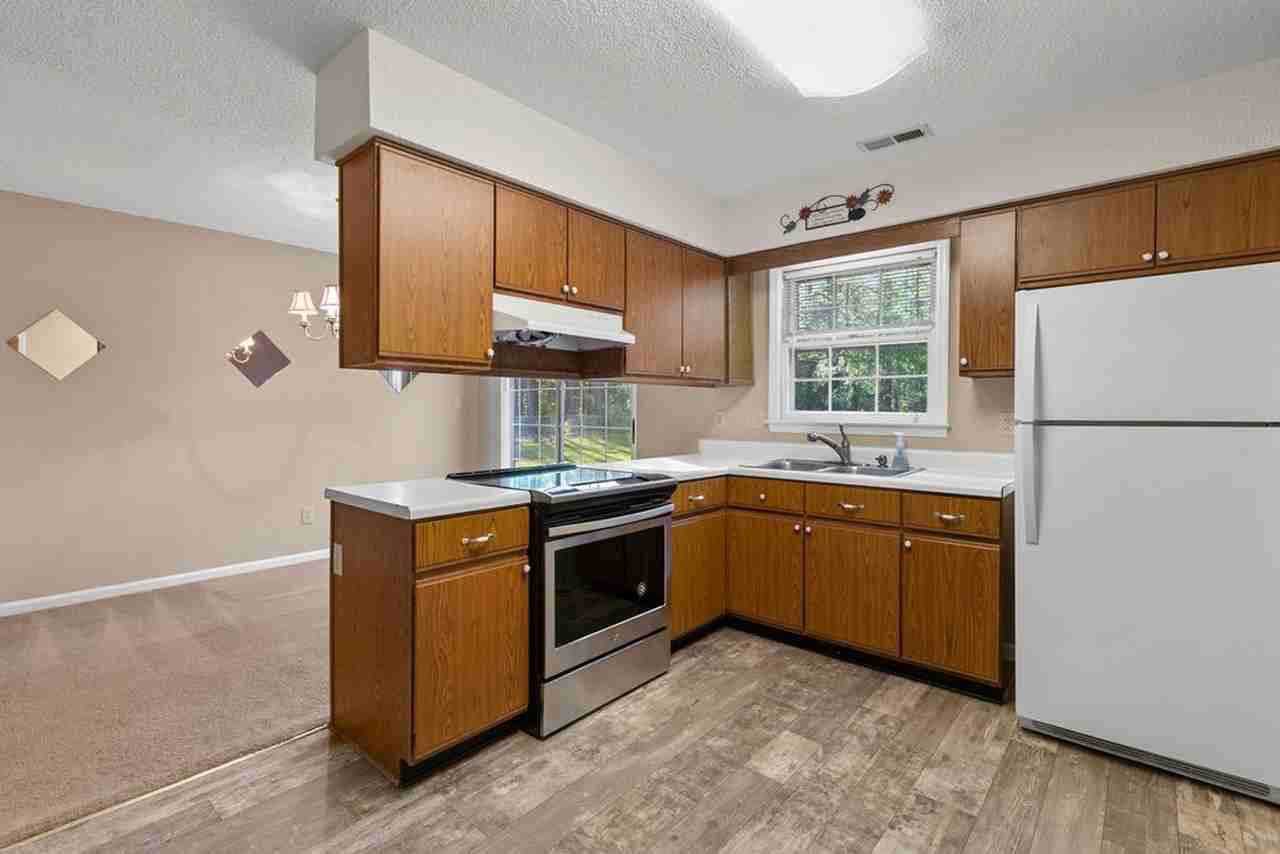 304 Fairfield Ct - Photo 6 of 23