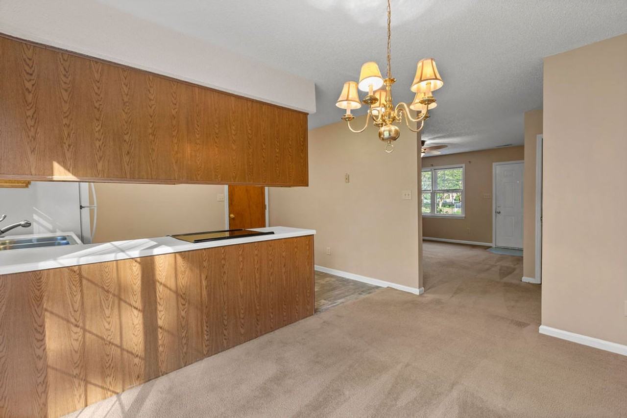 304 Fairfield Ct - Photo 7 of 23