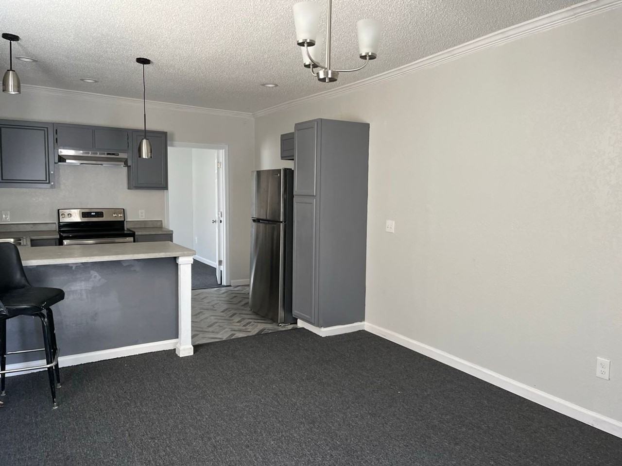 400 Saxon St #3 - Photo 2 of 6