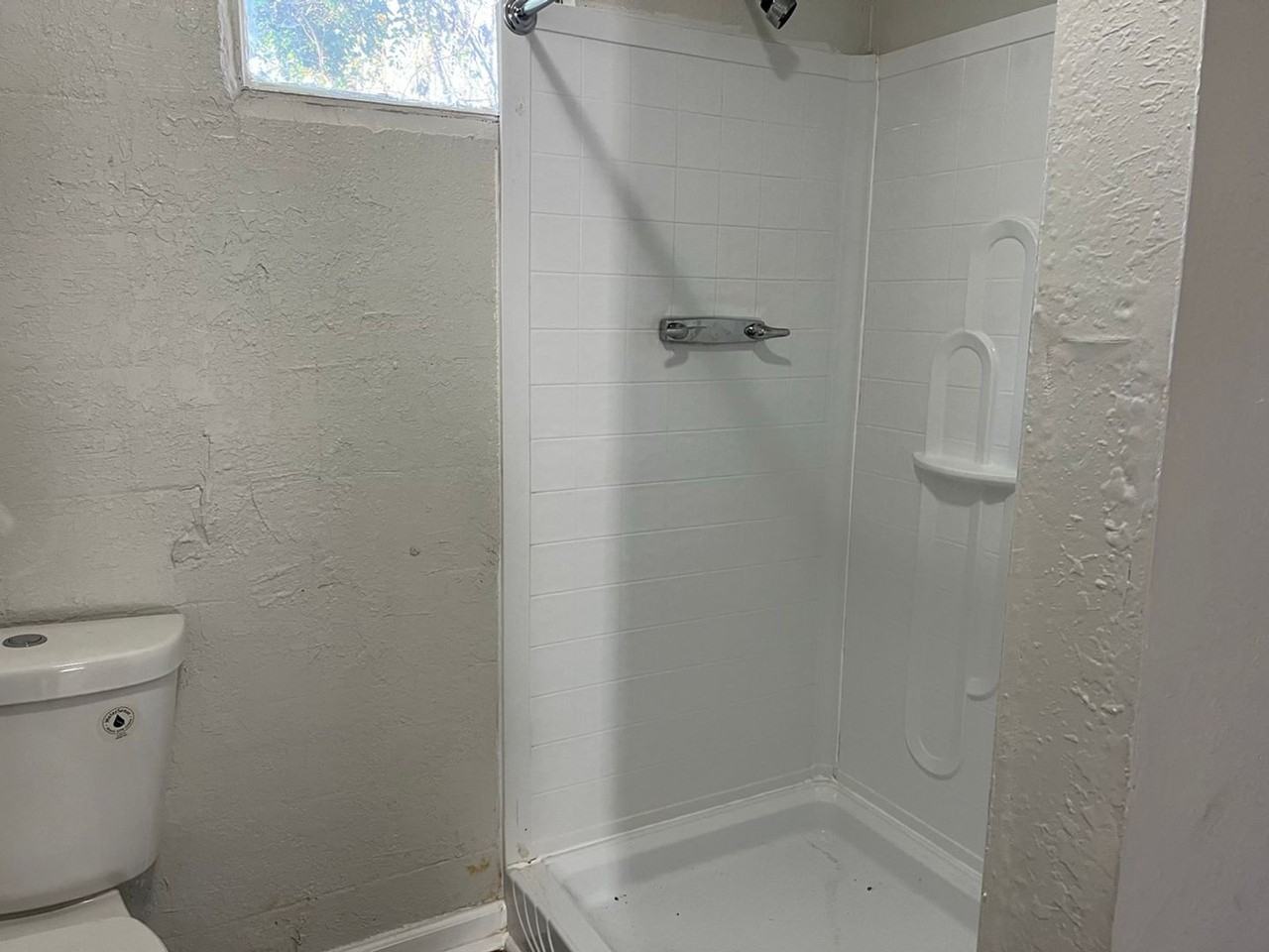 400 Saxon St #3 - Photo 4 of 6